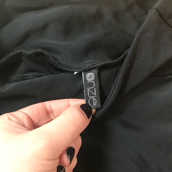 Onzie Mesh Accent Leggings - Picture 3 of 5